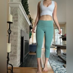 Athleta Ultimate stash pocket capri in Seafoam green, size M